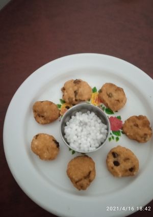 A picture of Sabudhana millet vadai.