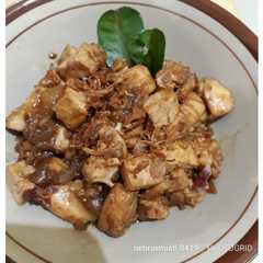 A picture of Ayam kecap saus tiram.