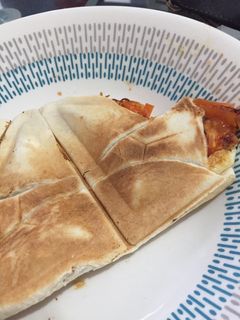 Una foto de Sándwich rápido de tomate queso y champiñones