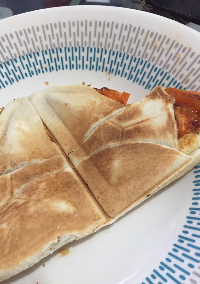 Una foto de Sándwich rápido de tomate queso y champiñones