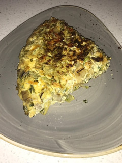 Una foto de Tortilla de lechuga con berenjena asada a la andaluza