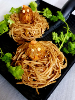 चाऊमिन मंचूरियन बर्ड्स इन नेस्ट (Chowmein manchurian birds in nest recipe in Hindi) रेसिपी मुख्य फोटो