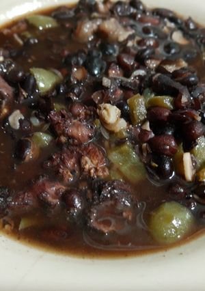 Una foto de Potaje de frijoles negros