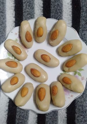 पिनट्स रोल (peanuts roll recipe in marathi) रेसिपी चे मुख्य फोटो 