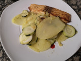 Salmón a la mostaza con calabacín y patata al horno