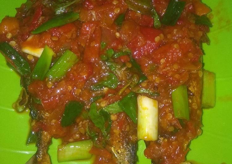 Ikan kembung sambal kemangi