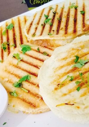 A picture of Grilled chicken shawarma bread.