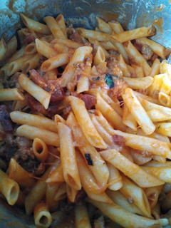 Una foto de Macarrones con tomate y queso