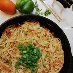 A picture of Chicken chowmein.