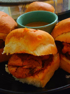 वडा पाव (Vada Pav recipe in hindi) रेसिपी मुख्य फोटो