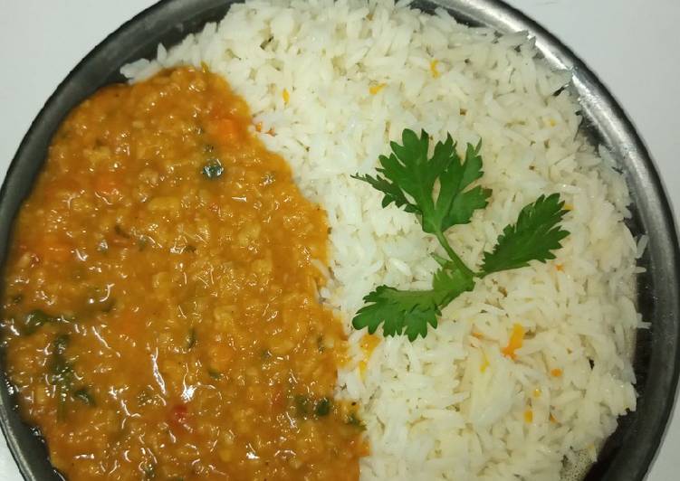 Garlic and carrot rice with lentils