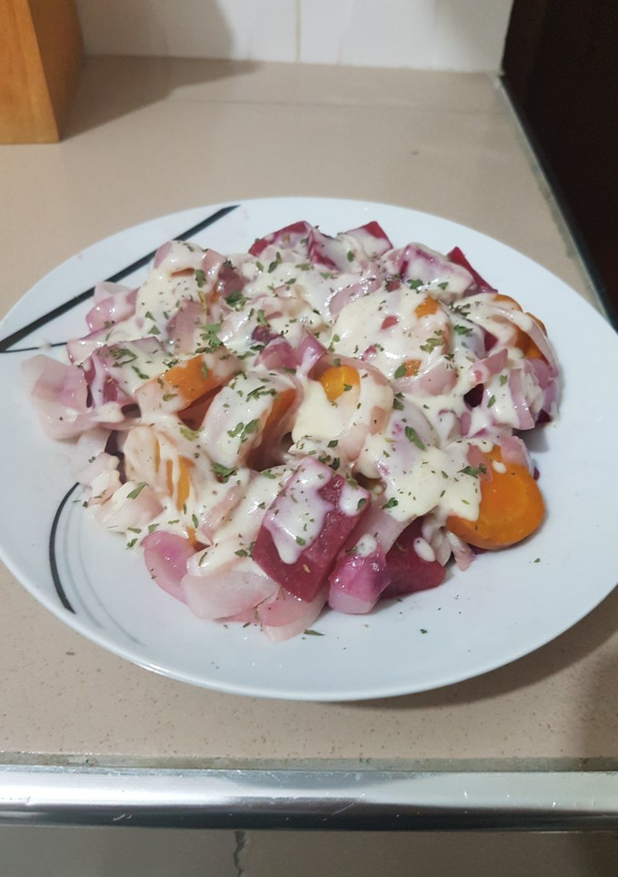 Una foto de Remolacha y zanahoria con salsa bechamel