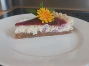 Una foto di cheesecake ciliegie