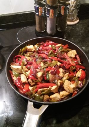 Una foto de Burritos/Fajitas/Tacos de pollo y verduras