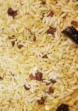 A picture of Crispy poha snack.