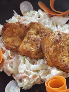 Coleslaw saláta, marokkói fűszerezésű csirkemellel 🥰 recept fotója