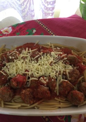 Una foto de Espagueti con albóndigas