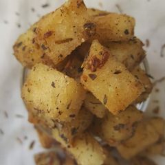 A picture of Ugali Croutons.