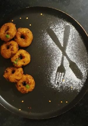 A picture of Poha and bread vada.