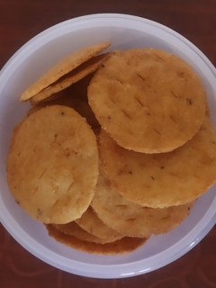 खस्ता मठरी (khasta mathri recipe in Hindi) रेसिपी मुख्य फोटो