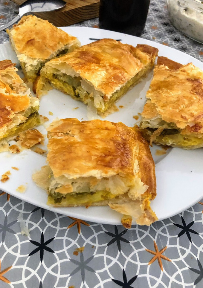 Una foto de Empanada de tortilla de patatas y pimientos