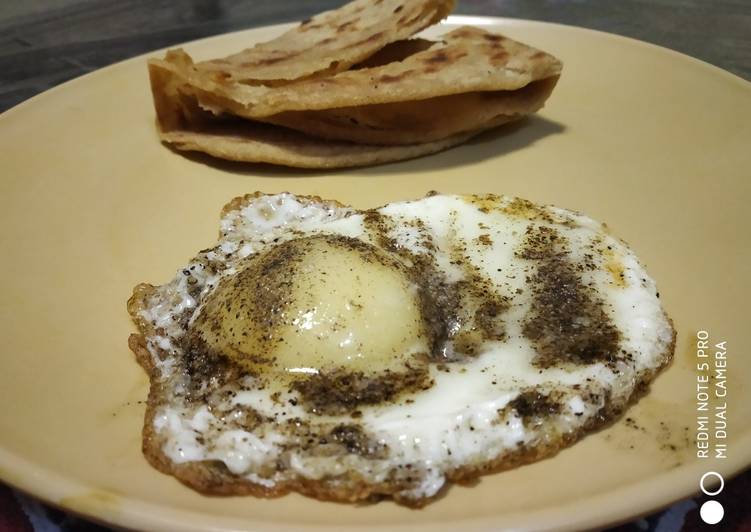 Half fry egg with laccha parantha