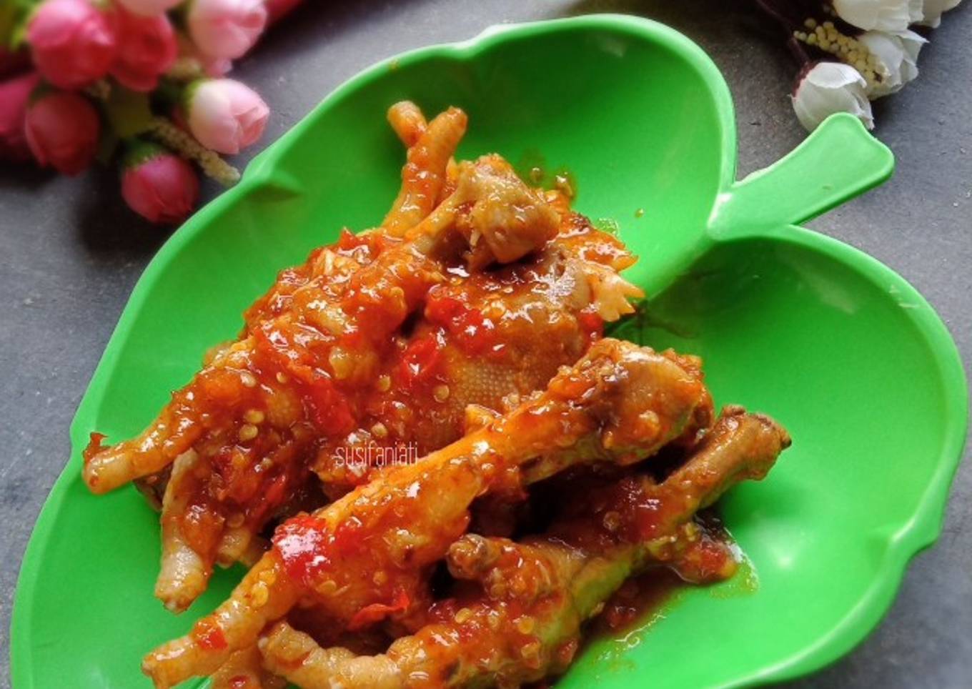 Maeun dakbal (ceker pedas ala korea)