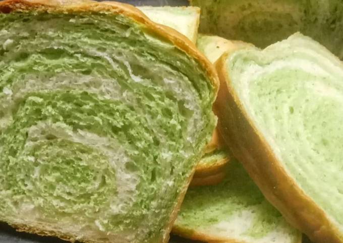 Spinach Peanut Chutney Swirl 🍞 bread loaf*