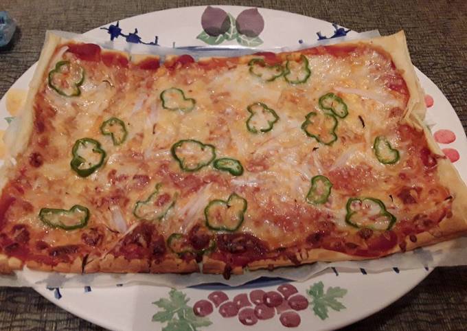 Foto principal de Pizza de hojaldre con verduras, mozzarella y 4 quesos