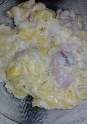 Una foto de Moñas con salsa blanca & fiambre 🍽 muy rico y fácil