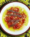 Pipirrana con pimiento asado y anchoas