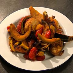 A picture of 3 step autumn roast pumpkin and chicken 🍂.