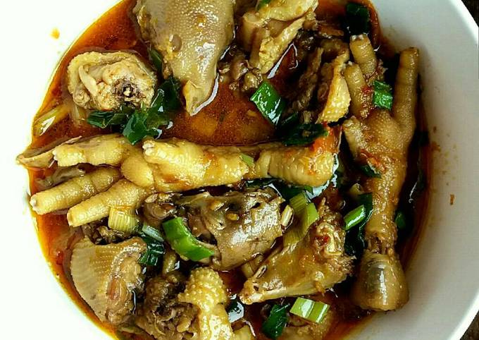 Rica-rica kepala dan ceker ayam