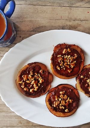 Una foto de Tortitas crujientes a la Miel y Brandy con Chocolate y Nueces