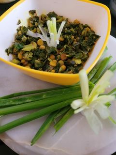कांदापातीची भाजी (kandapatichi bhaji recipe in marathi) रेसिपी चे मुख्य फोटो