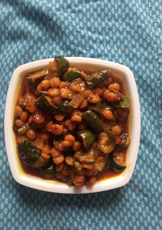 ગલકા અને ચણા ની દાળ નું શાક (Galka Chana Dal Shak Recipe In Gujarati) રેસીપી મુખ્ય ફોટો