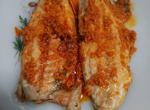 Foto principal de Chicharro a la plancha con refrito de ajos y pimentón
