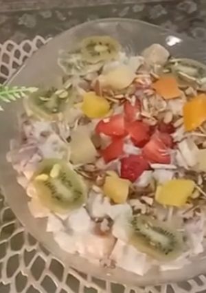 A picture of Creamy fruit chaat.