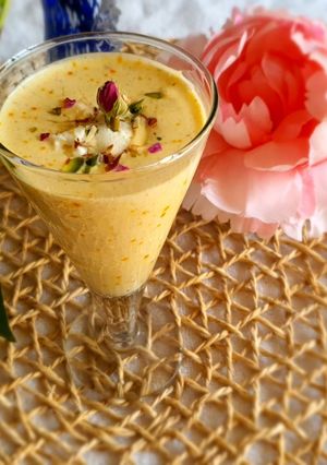 A picture of Thandai Lassi.
