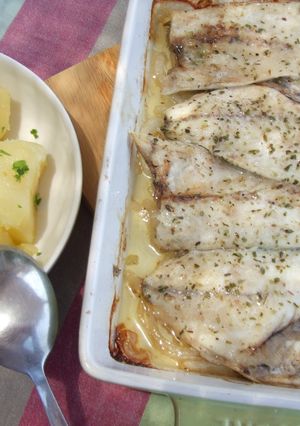 Foto principal de Dorada y lubina con cebollas al orégano