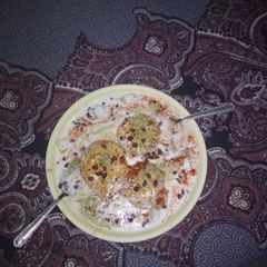 A picture of Dahi bhale.