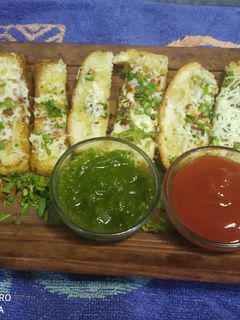 ગાર્લિક બ્રેડ સ્ટીક્સ (Garlic bread sticks recipe in Gujarati) રેસીપી મુખ્ય ફોટો
