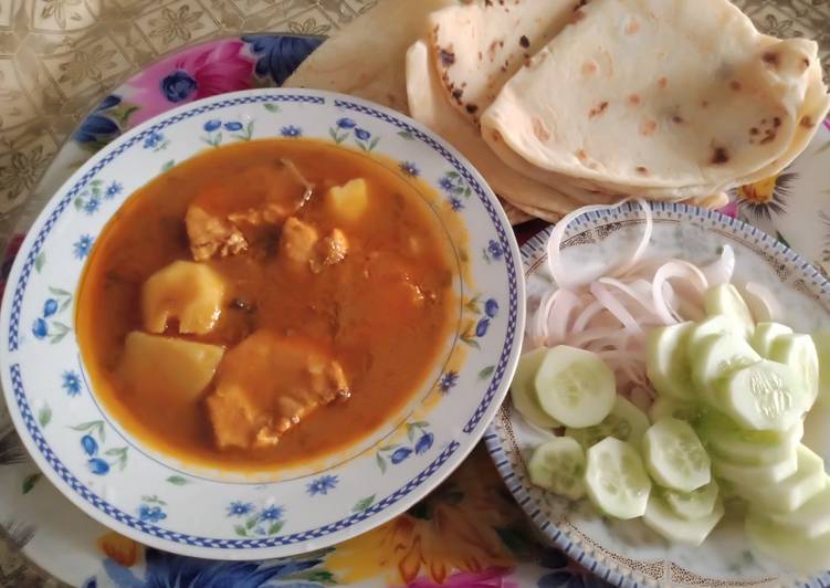 Chicken aloo ka salan with roti