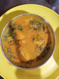 தம் ஆலு கிரேவி (Dum aloo gravy recipe in tamil) செய்முறை முக்கிய புகைப்படம்
