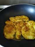 Pollo al curry, cipolle caramellate e marmellata d'arance