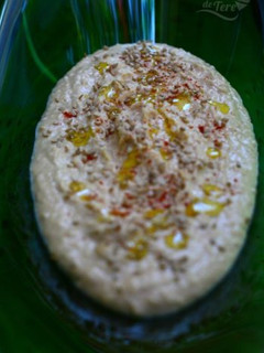 Una foto de Hummus de garbanzo casero, preparado a mi manera