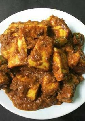 A picture of Paneer butter masala.