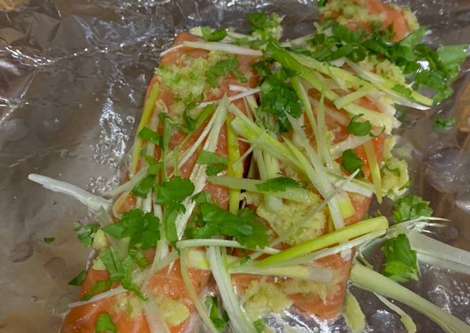Baked salmon with ginger and coriander