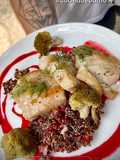 Mero a la plancha con ensalada de quinoa roja
