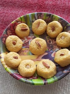 કેસર પેંડા (kesar penda recipe in gujarati) રેસીપી મુખ્ય ફોટો